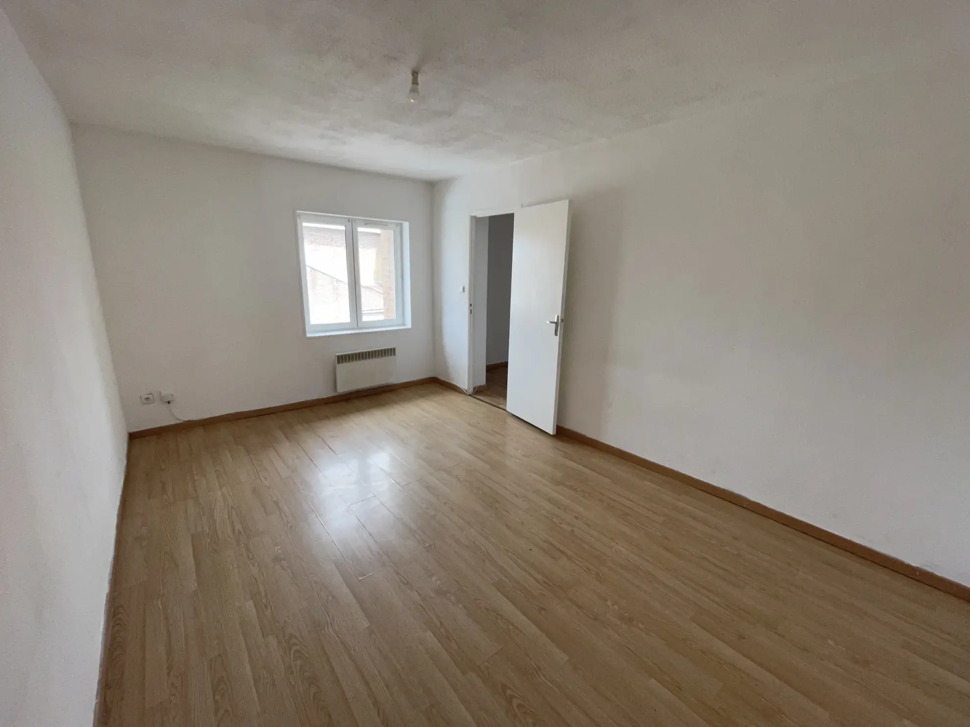 Investissez dans un immeuble de rapport à Vendin le Vieil avec potentiel locatif élevé 