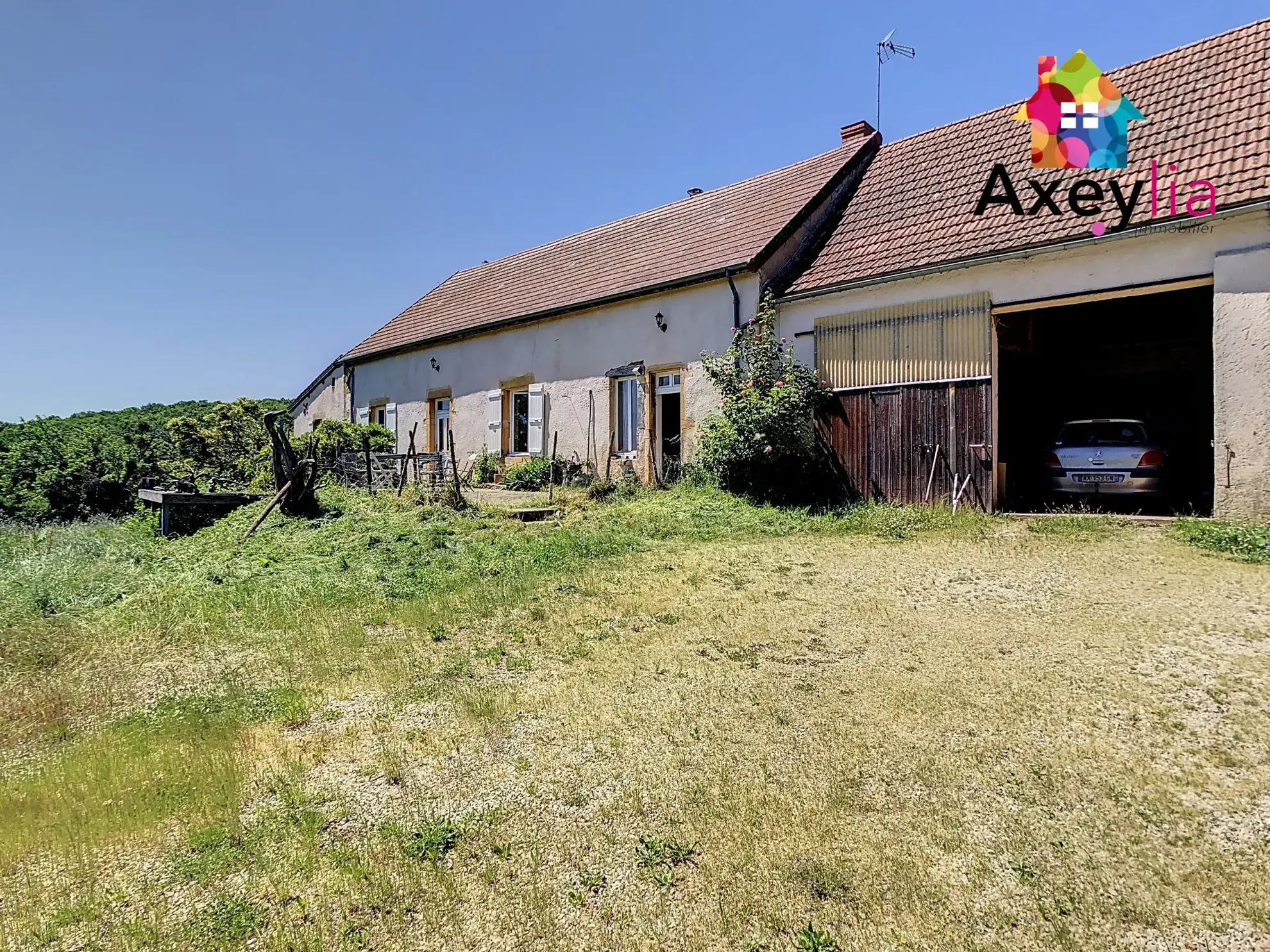 Maison familiale à Rigny-sur-Arroux avec vue dégagée et grand terrain de 2500m² 