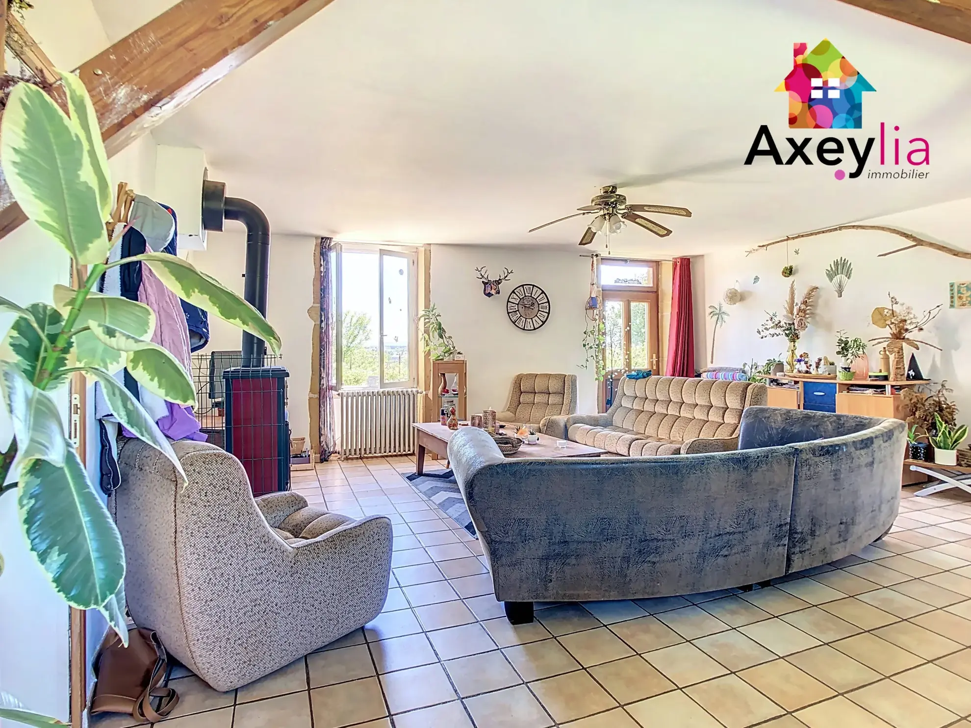 Maison familiale à Rigny-sur-Arroux avec vue dégagée et grand terrain de 2500m² 