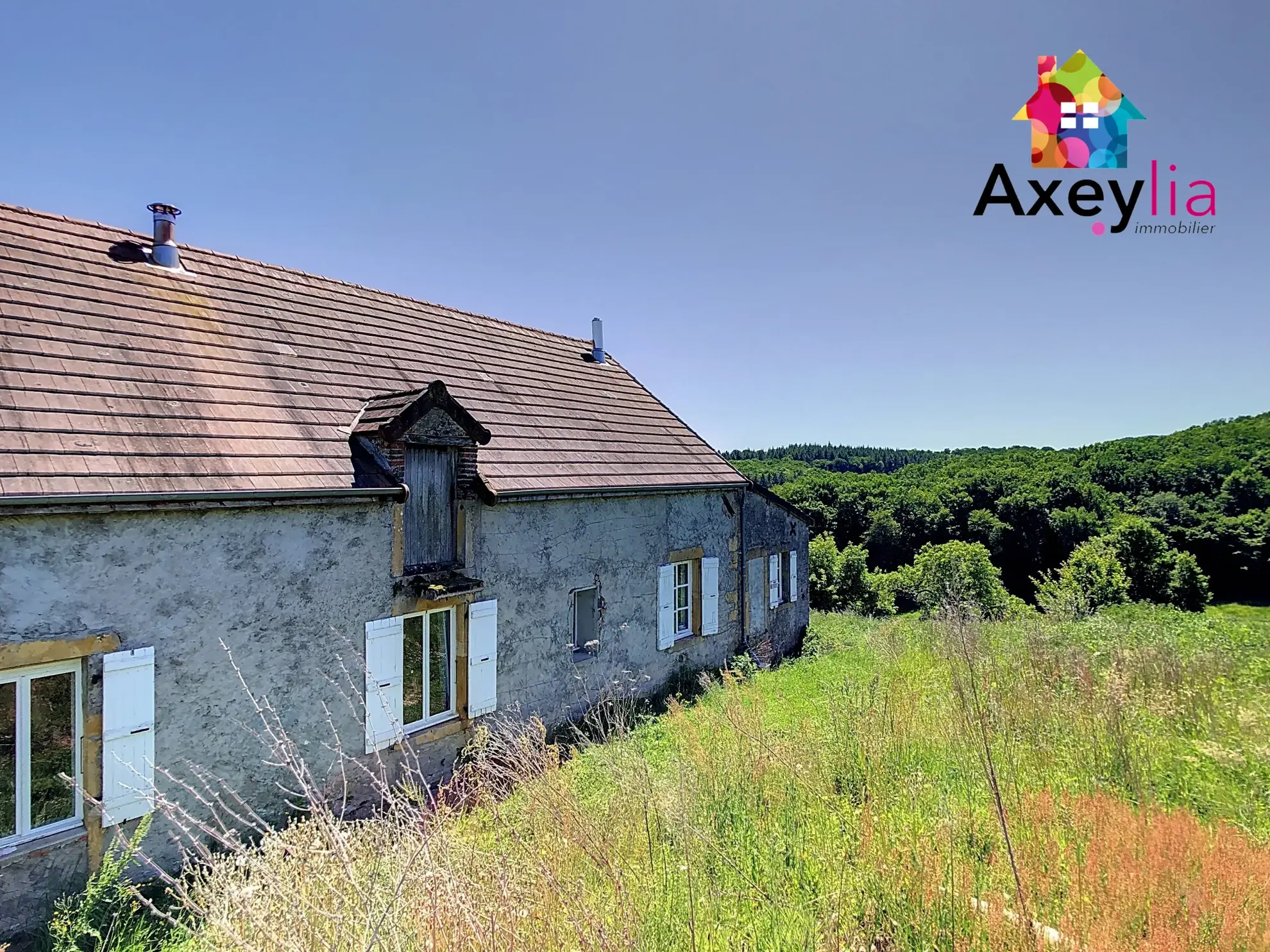 Maison familiale à Rigny-sur-Arroux avec vue dégagée et grand terrain de 2500m² 