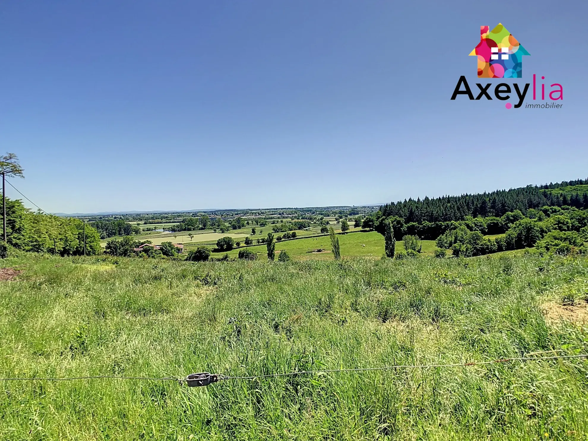Maison familiale à Rigny-sur-Arroux avec vue dégagée et grand terrain de 2500m² 