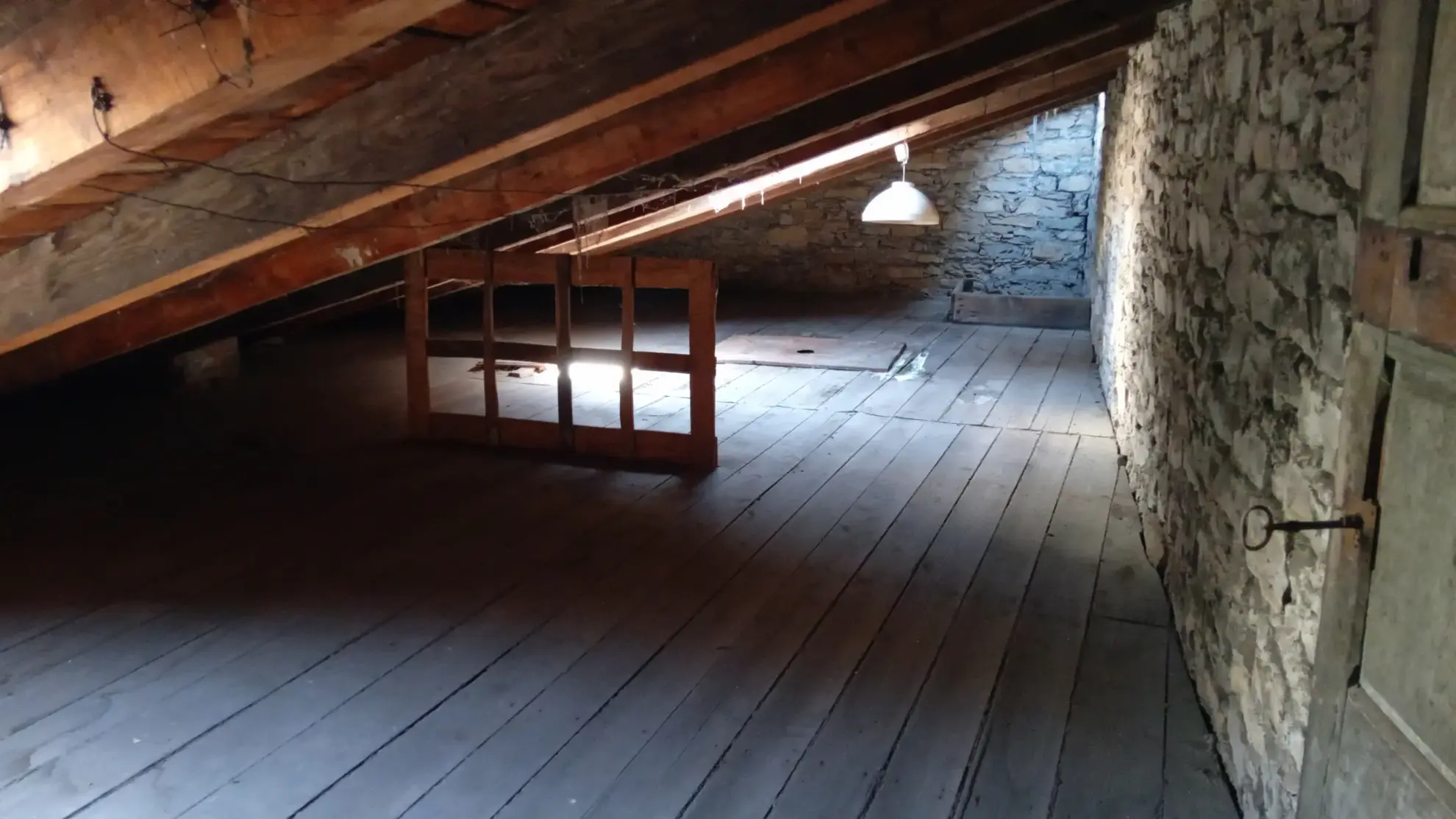 Maison de ville à rénover à Millau avec garage et jardin dans le centre-ville 