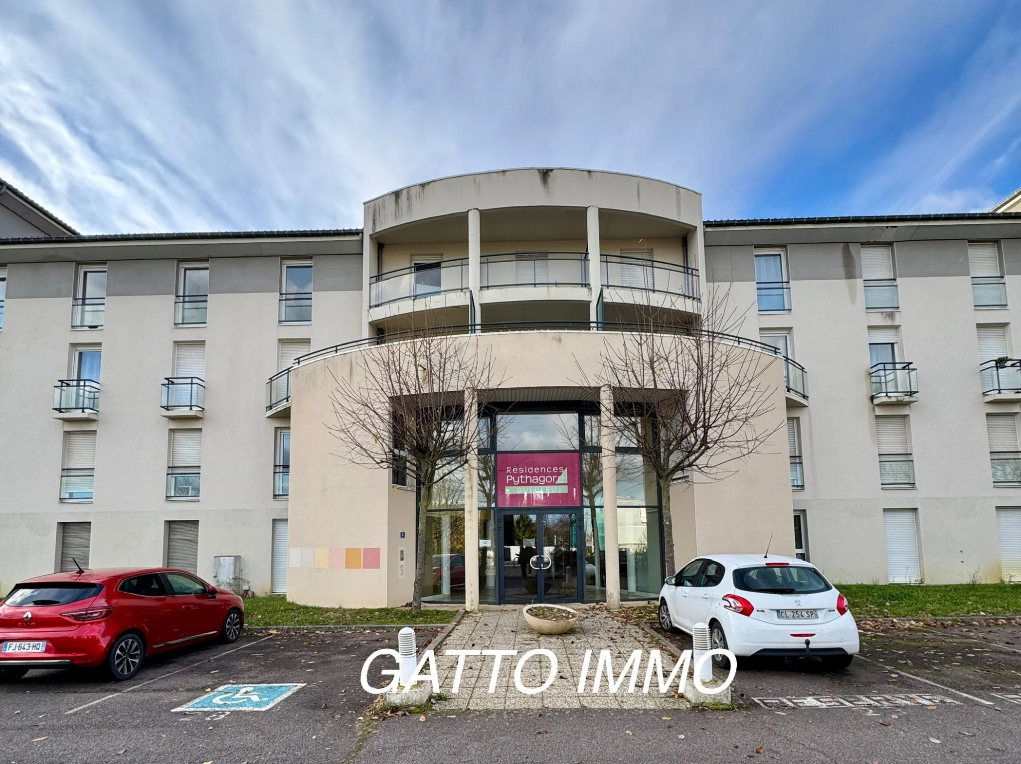 Appartement 4 pièces à Saint-Pierre-du-Perray avec balcon et parking sécurisé