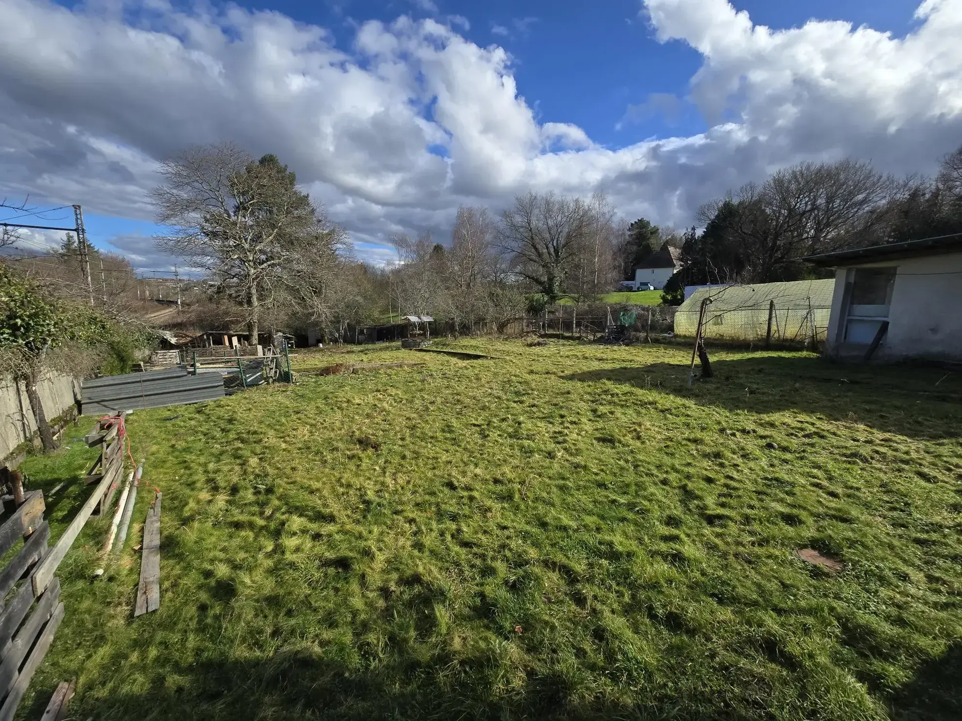 Grand terrain constructible divisible à Limoges Sud de 2600 m² 
