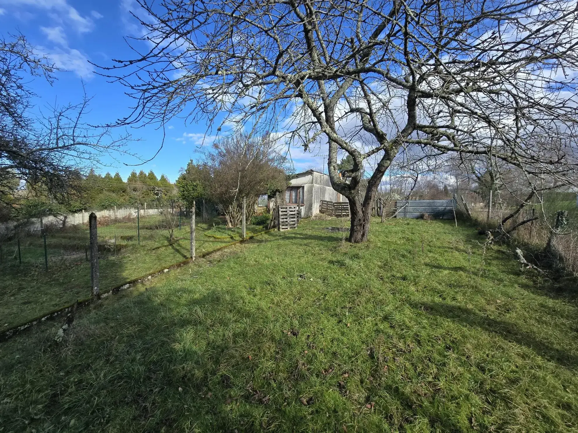 Grand terrain constructible divisible à Limoges Sud de 2600 m²