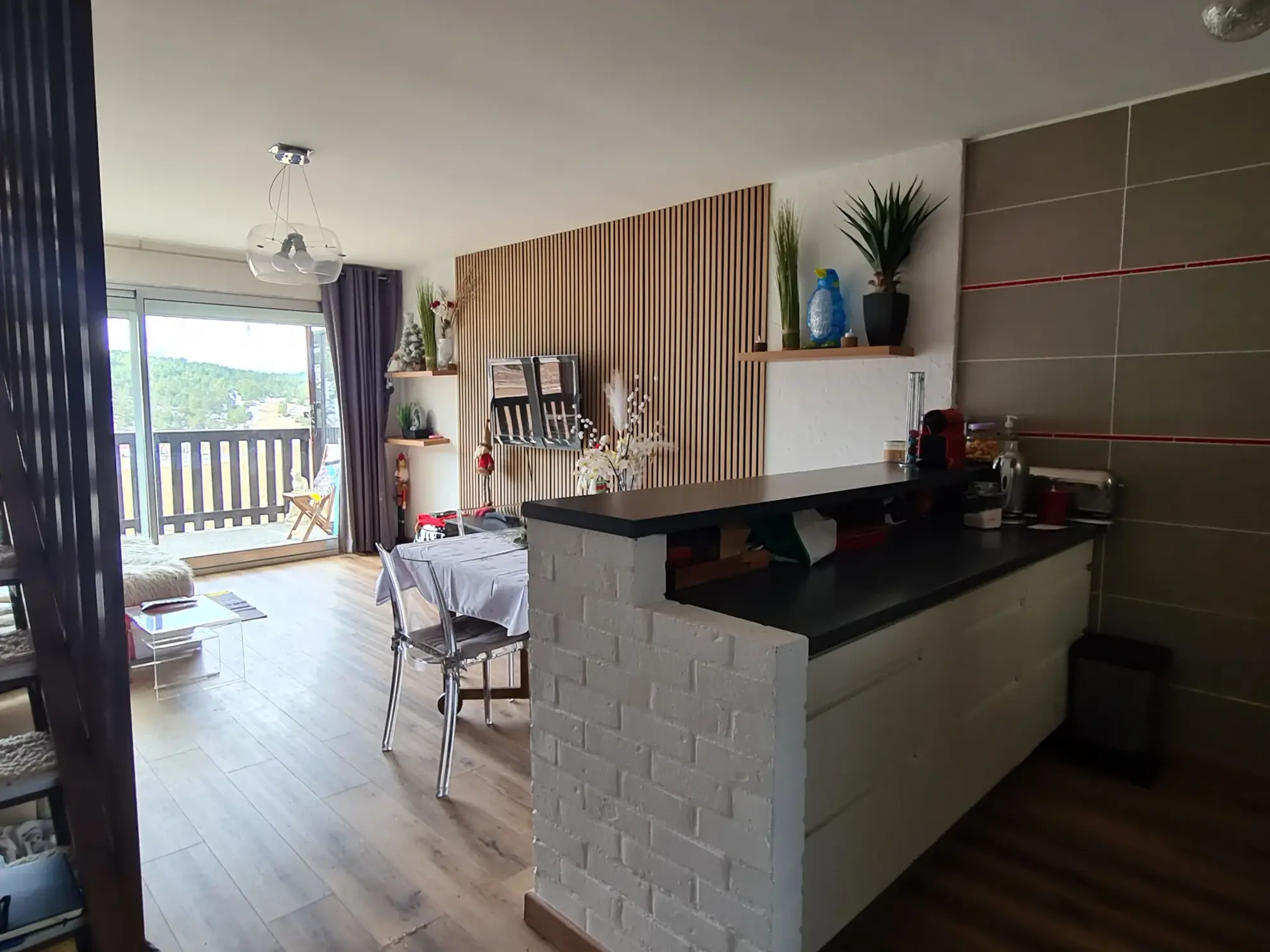 Bel appartement duplex à Greolieres avec balcon et cave, proche des pistes de ski