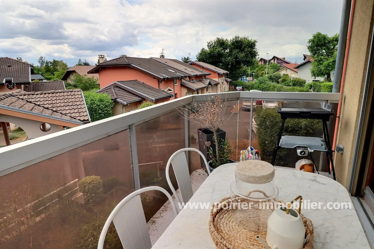 Appartement 2 pièces rénové à Thonon-les-Bains, secteur Morcy avec balcon et cave 