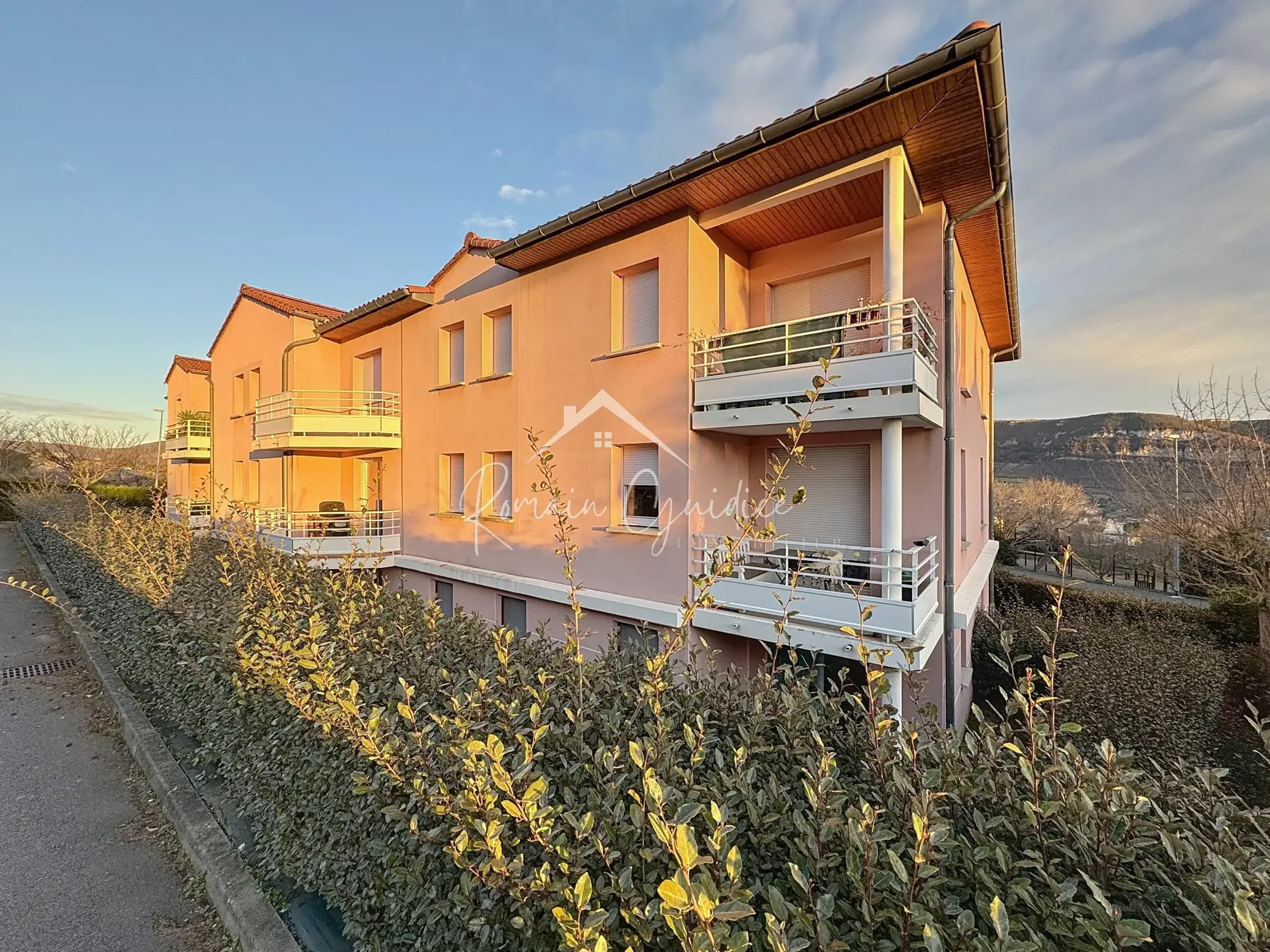 Appartement F2 avec terrasse à Millau, vue sur le Viaduc, 39,30 m² 