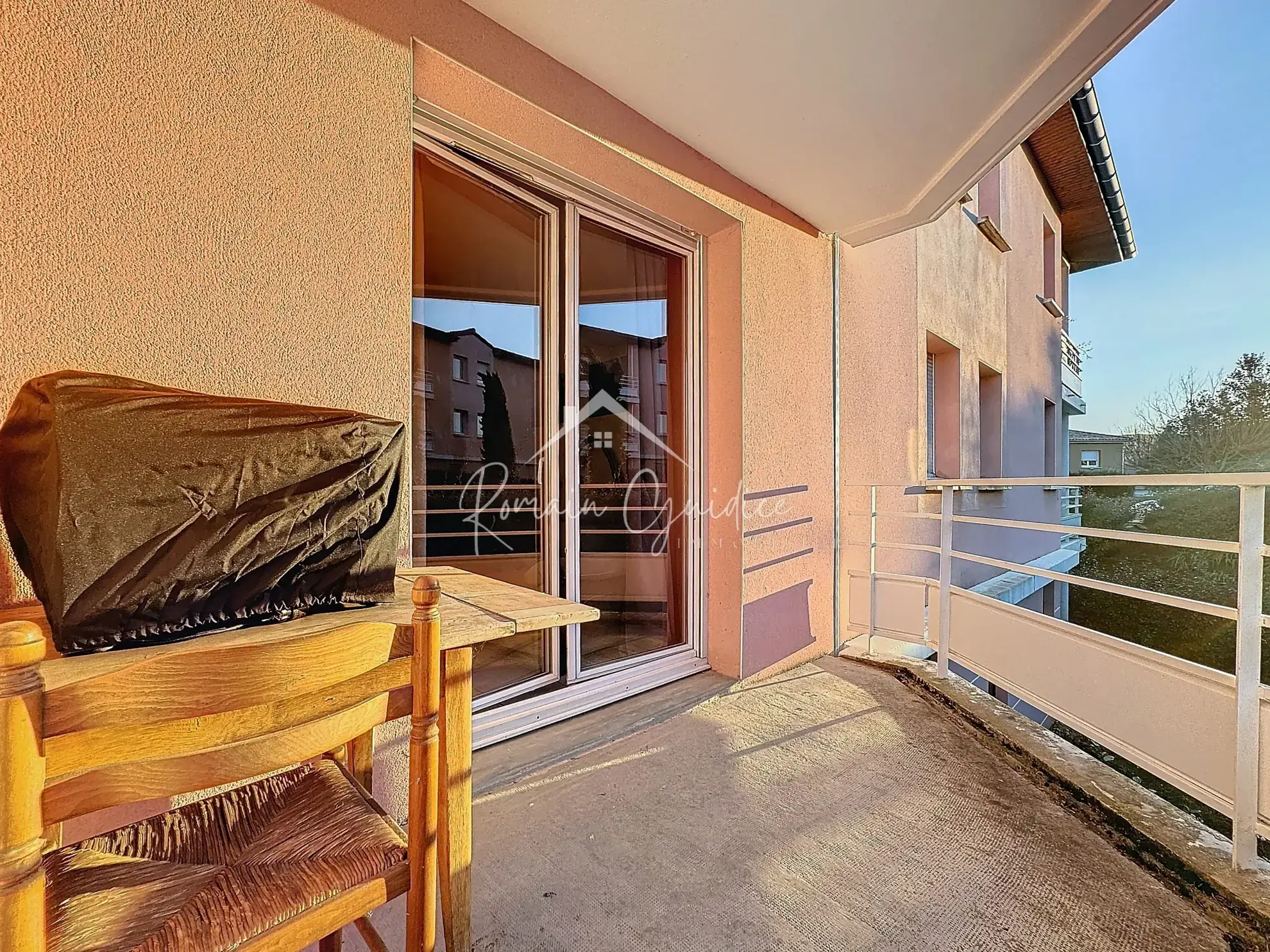 Appartement F2 avec terrasse à Millau, vue sur le Viaduc, 39,30 m² 