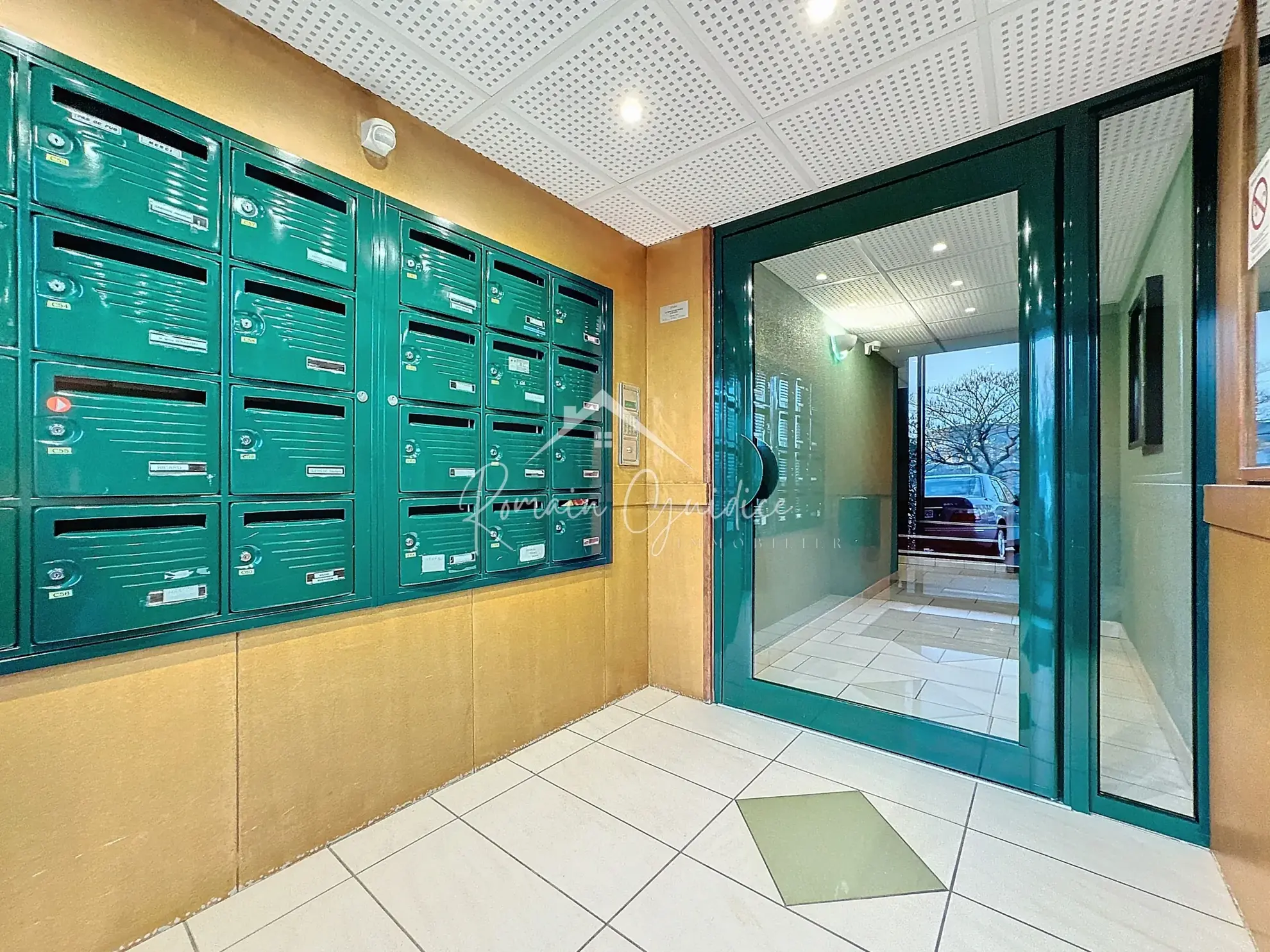 Appartement F2 avec terrasse à Millau, vue sur le Viaduc, 39,30 m² 