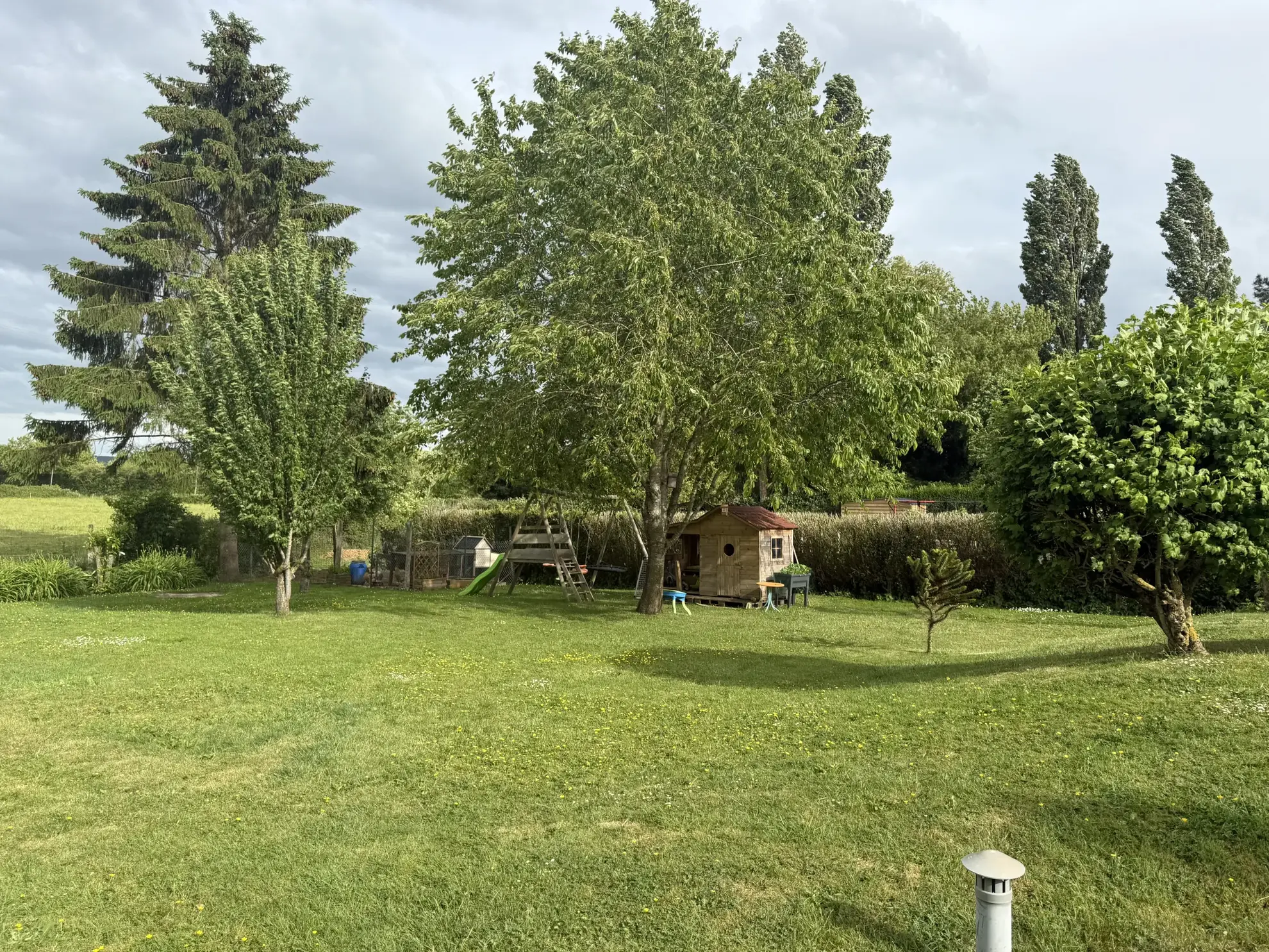 Maison familiale de 110 m² à Saint-Pierre-en-Auge avec jardin et sous-sol 