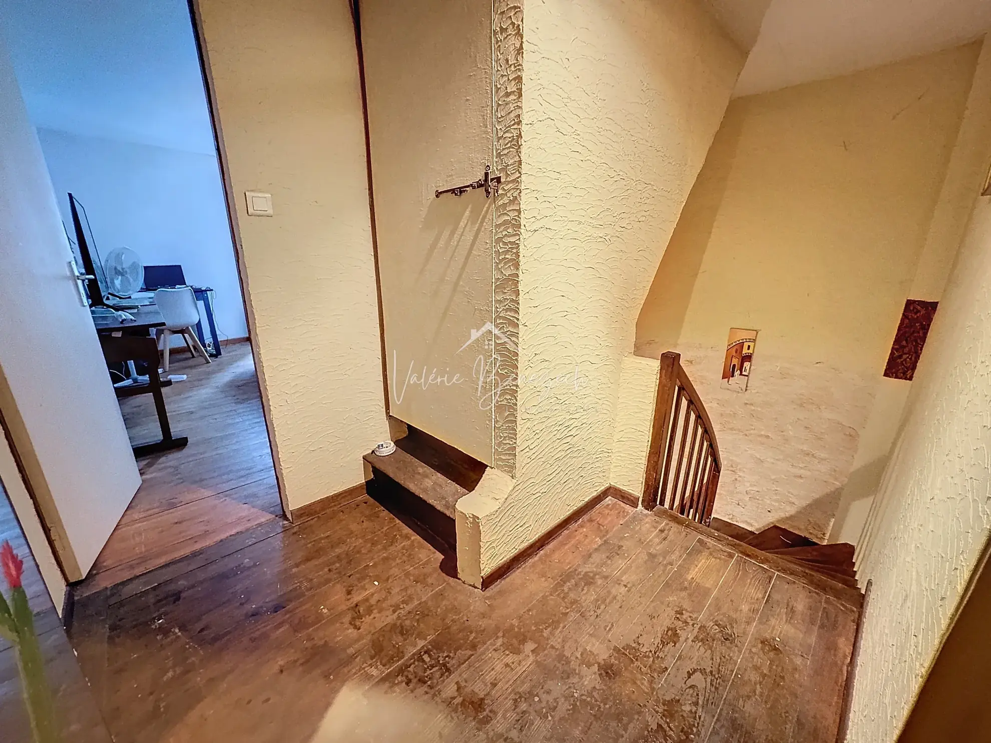 Maison de village T5 rénovée avec balcon à Camarès - Excellent état 