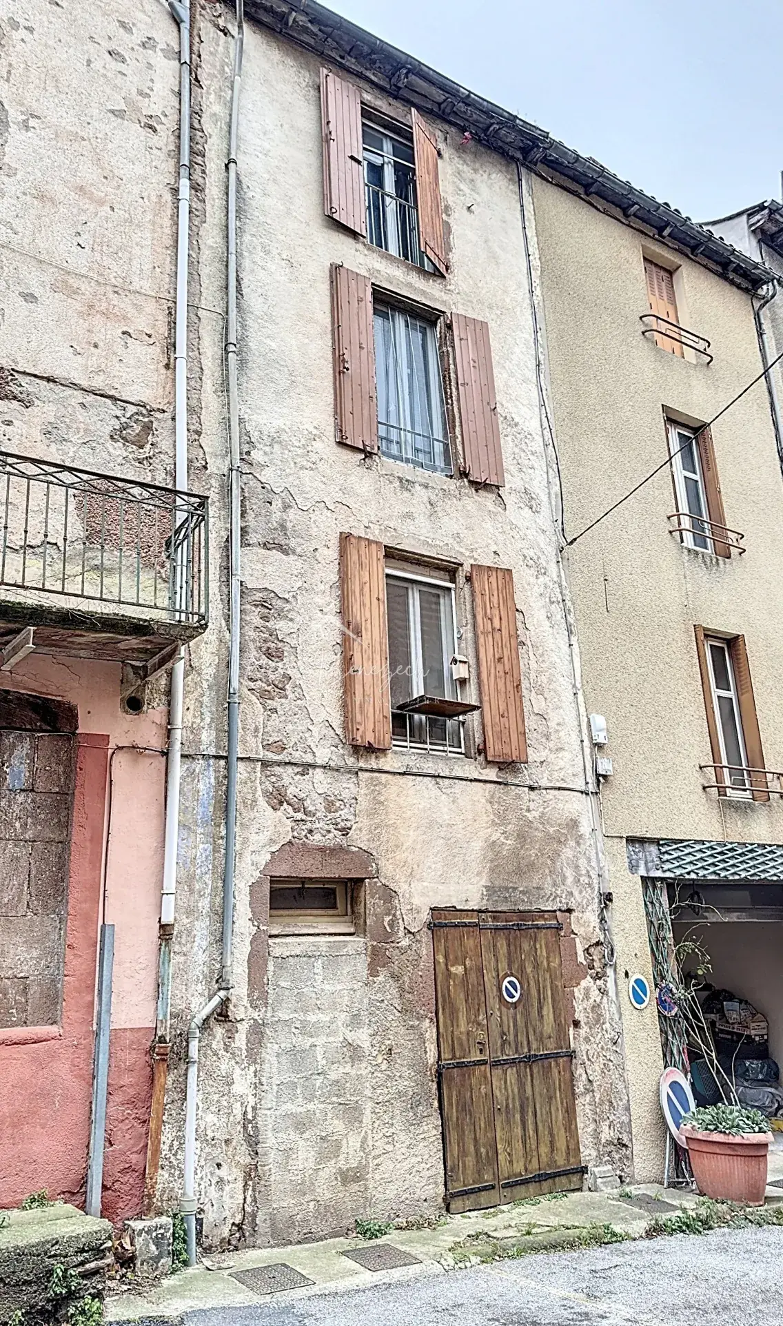 Maison de village T5 rénovée avec balcon à Camarès - Excellent état 