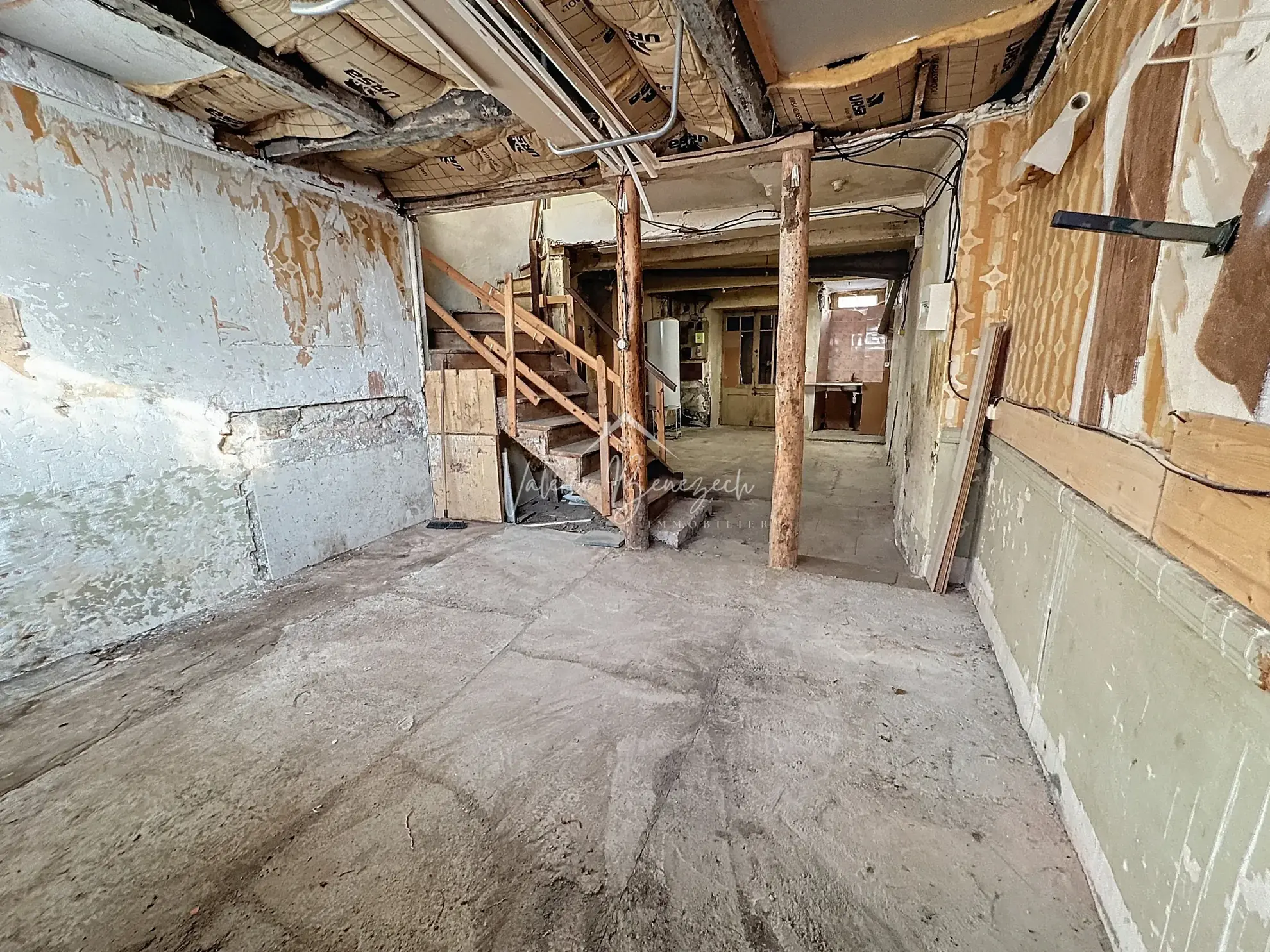 Maison de village T5 rénovée avec balcon à Camarès - Excellent état 