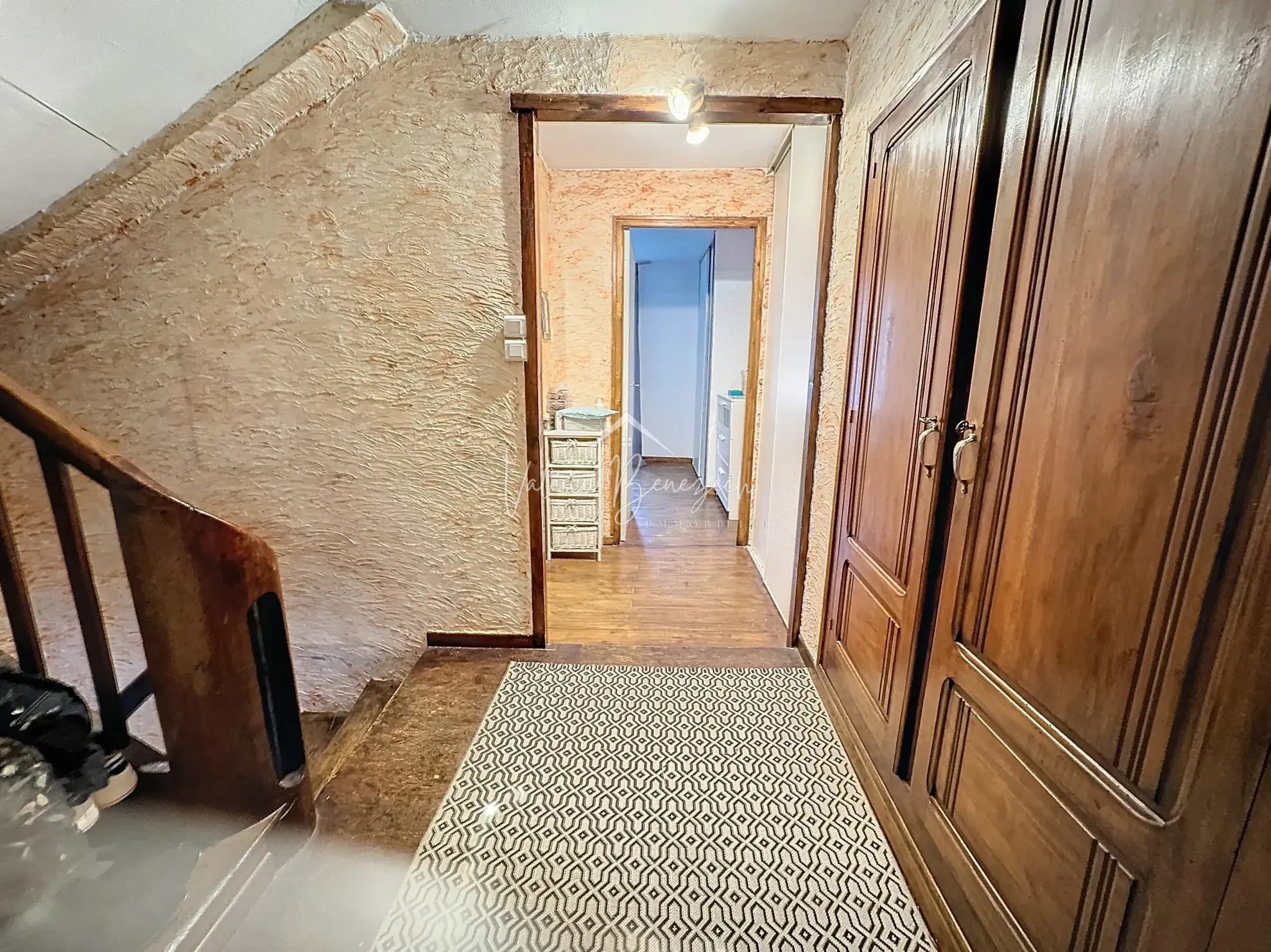 Maison de village T5 rénovée avec balcon à Camarès - Excellent état 