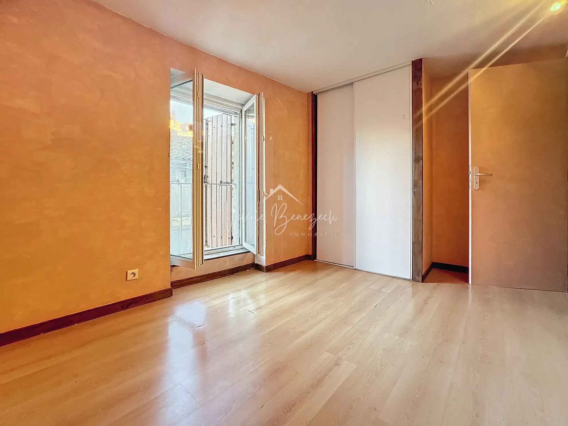 Maison de village T5 rénovée avec balcon à Camarès - Excellent état 