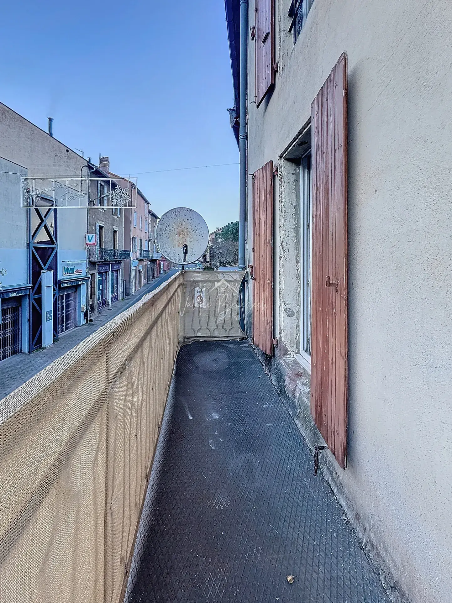 Maison de village T5 rénovée avec balcon à Camarès - Excellent état 