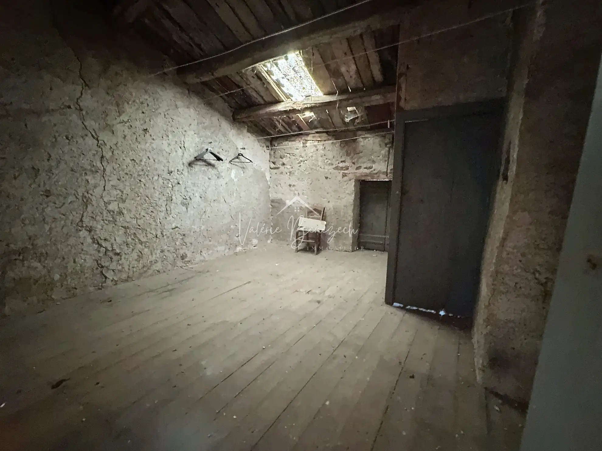 Maison de village T5 rénovée avec balcon à Camarès - Excellent état 