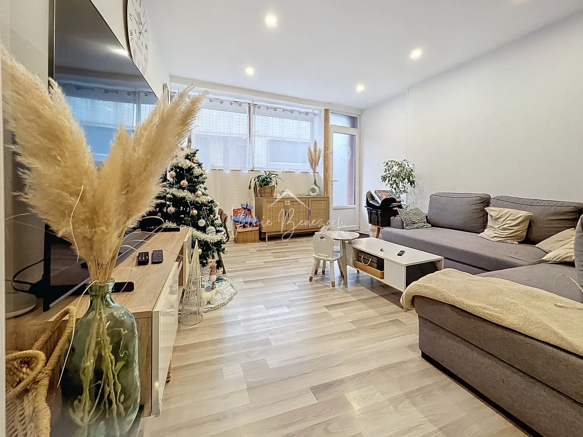 Maison de village T5 rénovée avec balcon à Camarès - Excellent état 