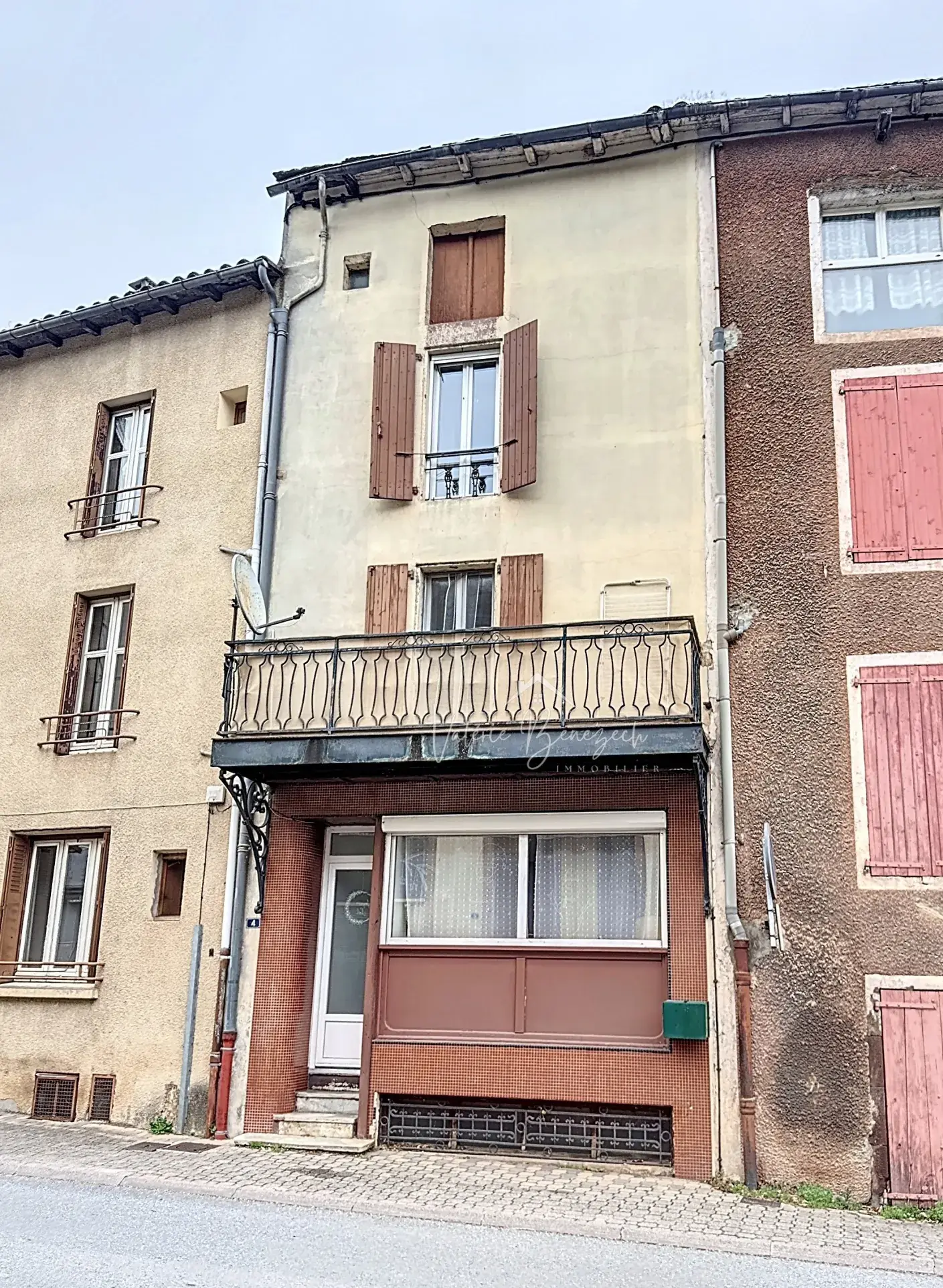 Maison de village T5 rénovée avec balcon à Camarès - Excellent état 