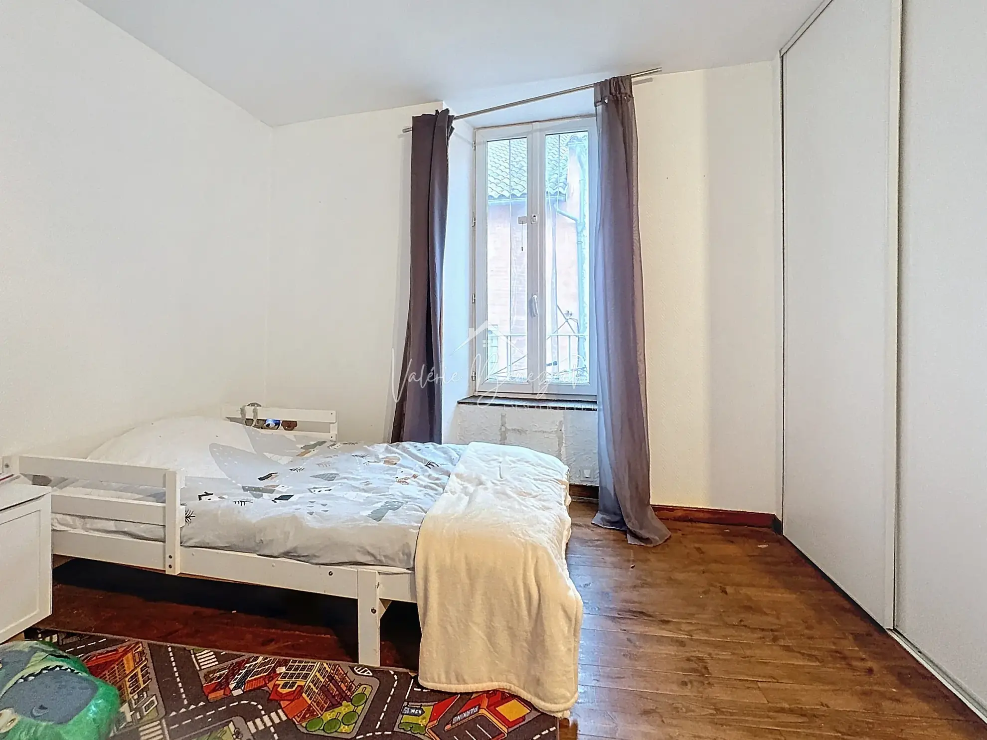 Maison de village T5 rénovée avec balcon à Camarès - Excellent état 