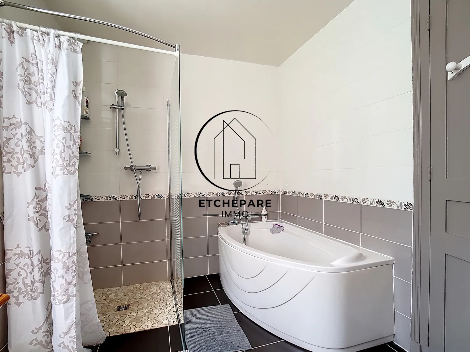 Belle maison rénovée de 133 m2 à Mauléon-Licharre, centre-ville, 5 chambres 