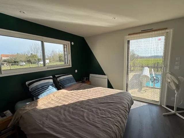 Maison moderne avec piscine, 4 chambres et grand jardin à La Chapelle Thémér 