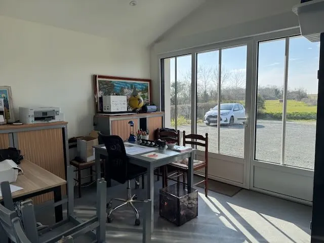 Maison moderne avec piscine, 4 chambres et grand jardin à La Chapelle Thémér 