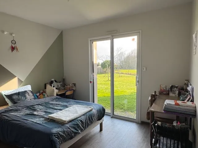 Maison moderne avec piscine, 4 chambres et grand jardin à La Chapelle Thémér 