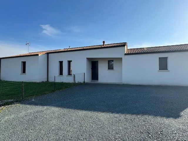 Maison moderne avec piscine, 4 chambres et grand jardin à La Chapelle Thémér 