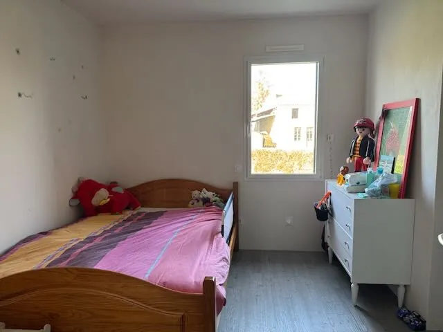 Maison moderne avec piscine, 4 chambres et grand jardin à La Chapelle Thémér 