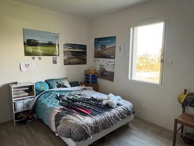 Maison moderne avec piscine, 4 chambres et grand jardin à La Chapelle Thémér 