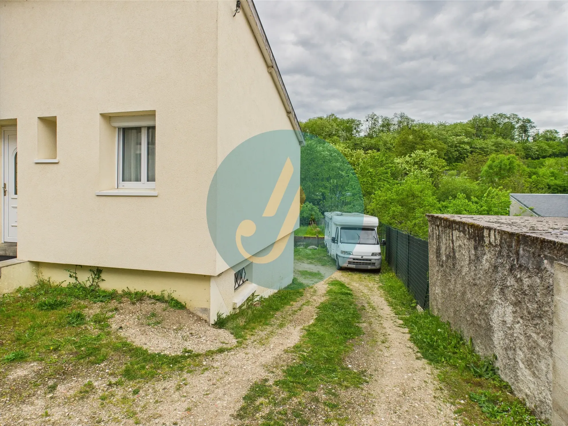 Maison lumineuse de 63m² avec sous-sol et terrain clos à Chatillon-sur-Loire 