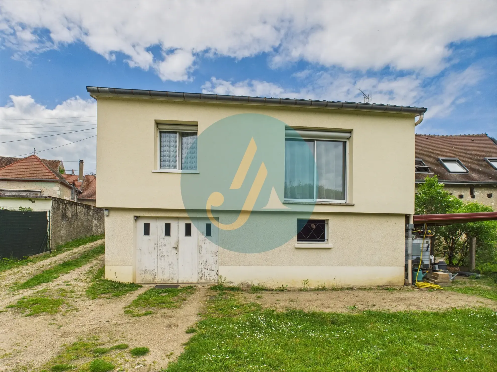 Maison lumineuse de 63m² avec sous-sol et terrain clos à Chatillon-sur-Loire 