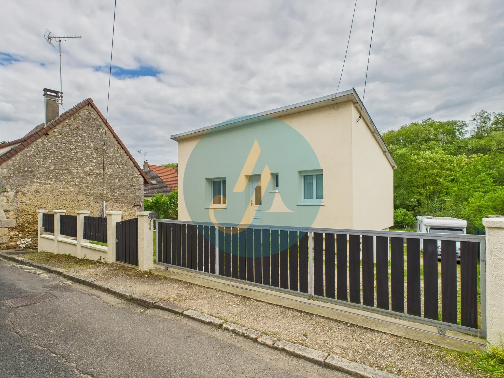 Maison lumineuse de 63m² avec sous-sol et terrain clos à Chatillon-sur-Loire 
