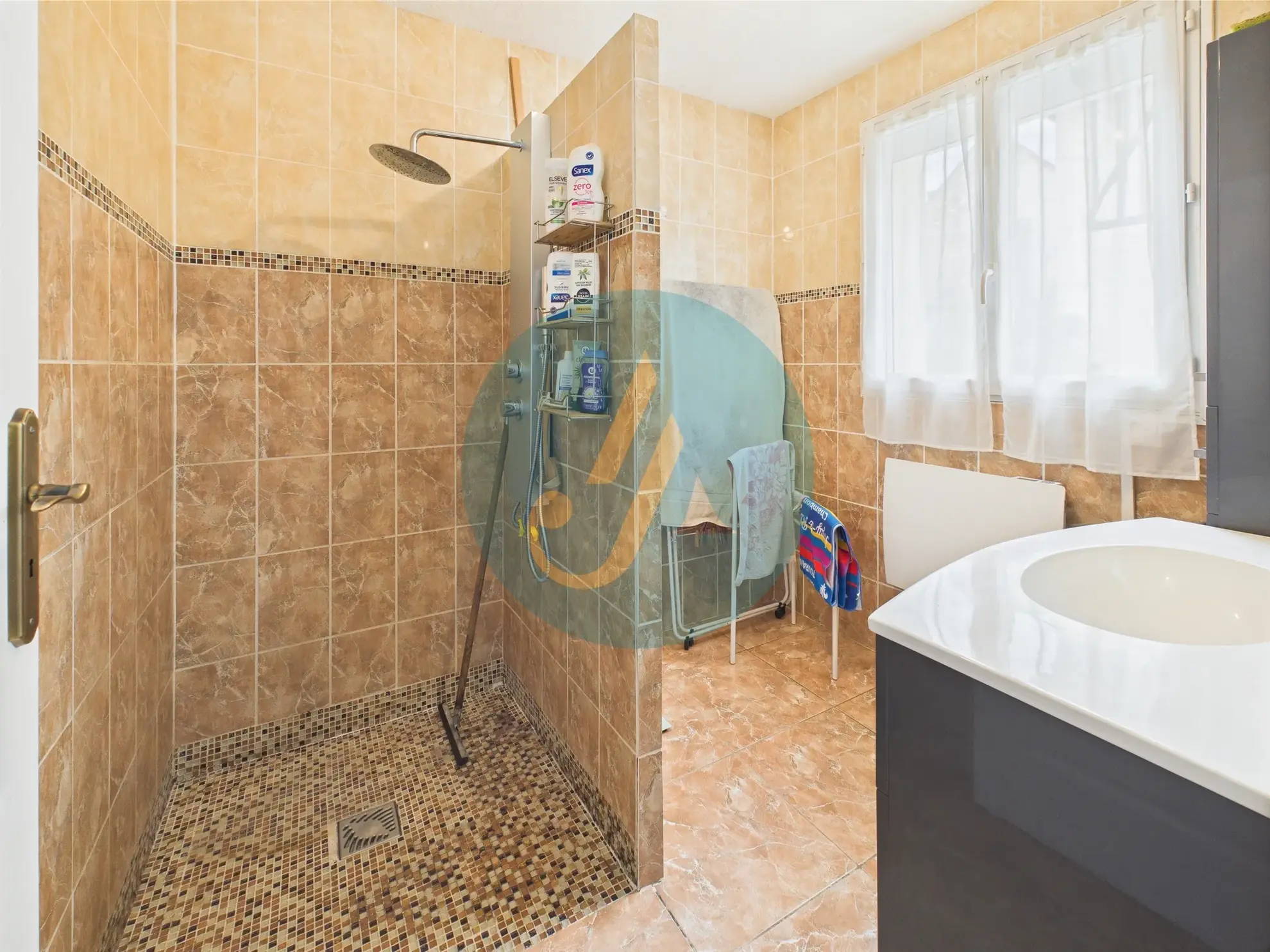 Maison lumineuse de 63m² avec sous-sol et terrain clos à Chatillon-sur-Loire 