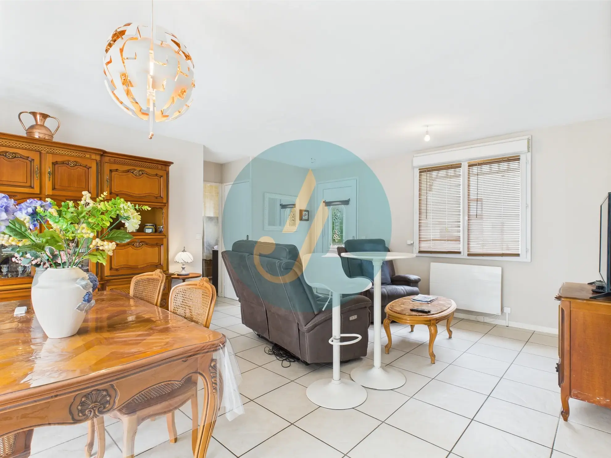 Maison lumineuse de 63m² avec sous-sol et terrain clos à Chatillon-sur-Loire