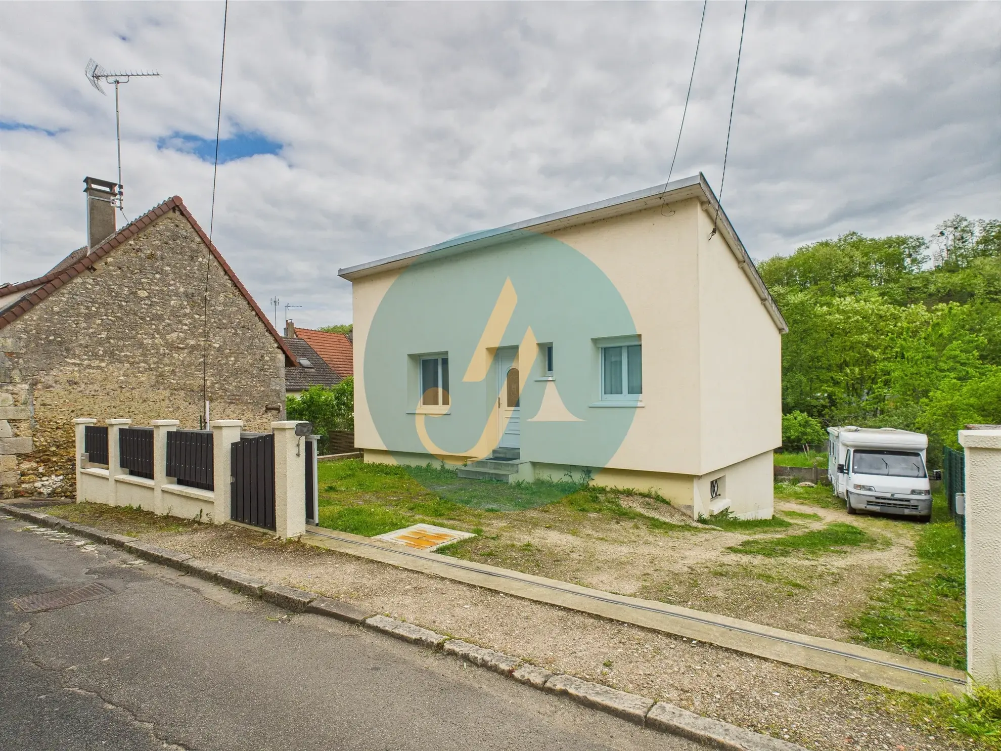 Maison lumineuse de 63m² avec sous-sol et terrain clos à Chatillon-sur-Loire 