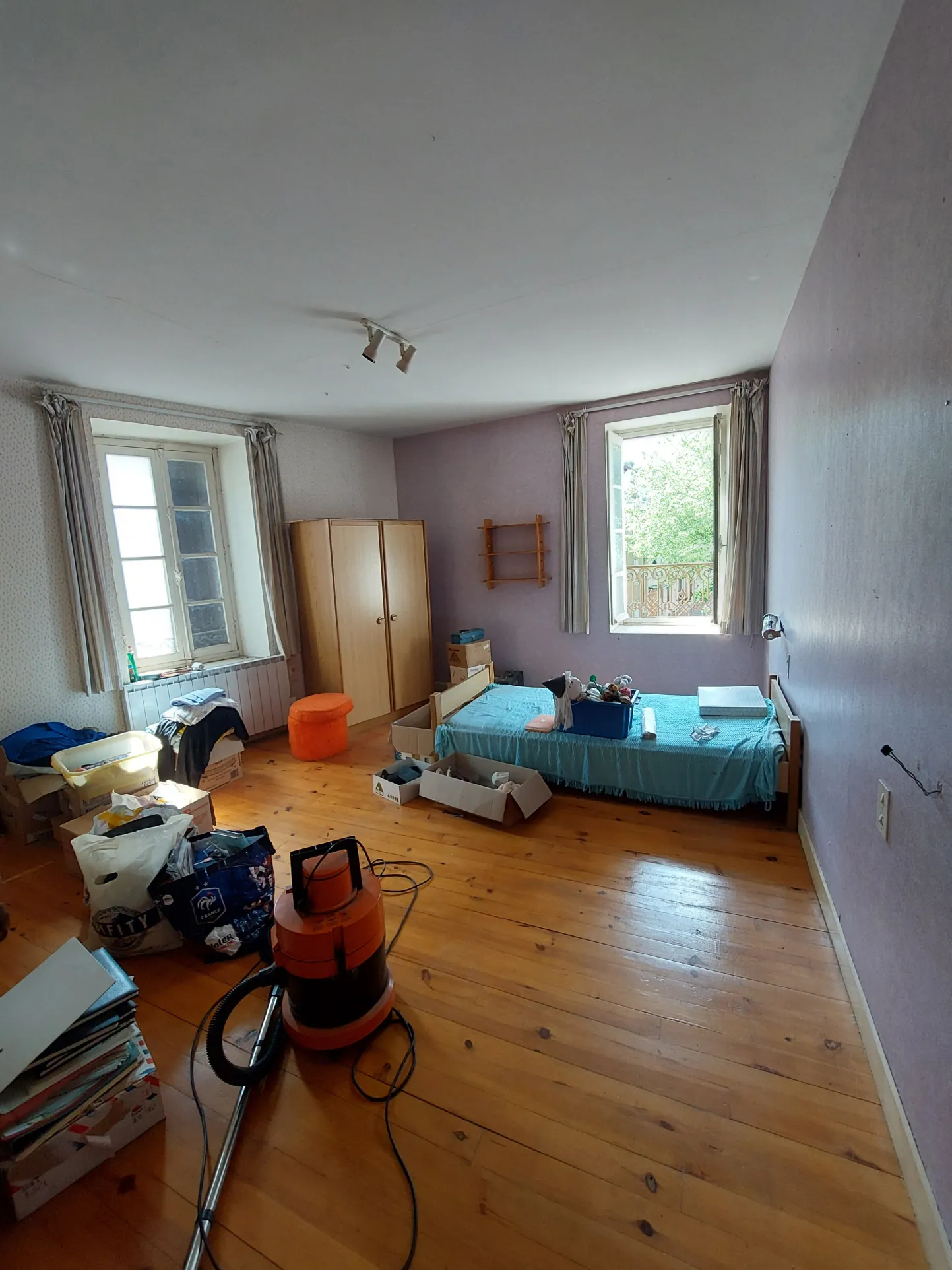 Maison de village à rénover avec local commercial en centre-ville à Brusque 