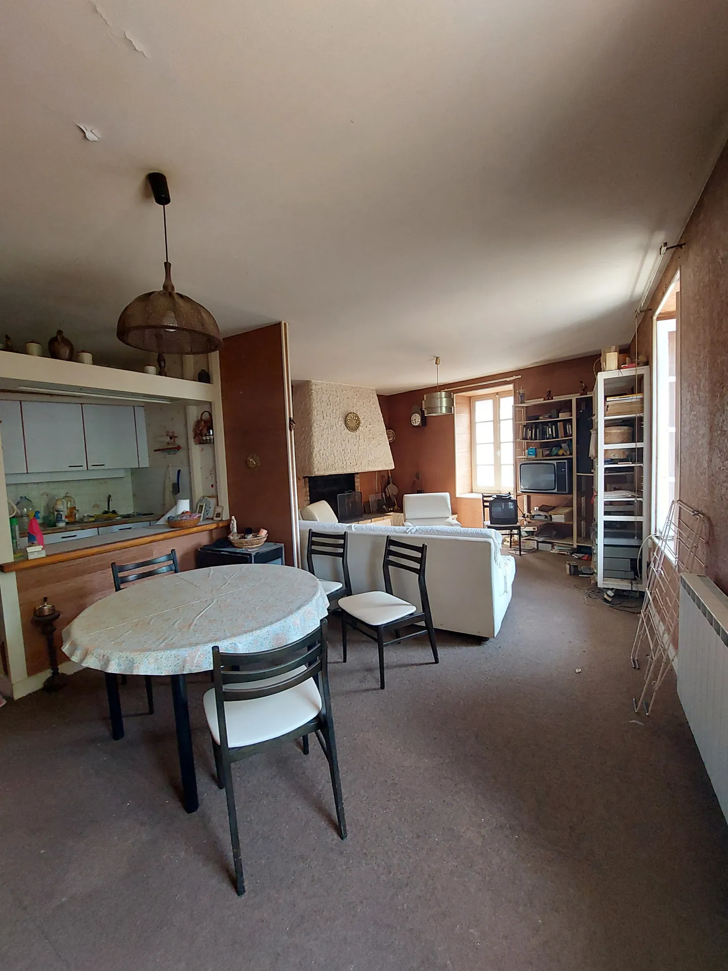 Maison de village à rénover avec local commercial en centre-ville à Brusque 