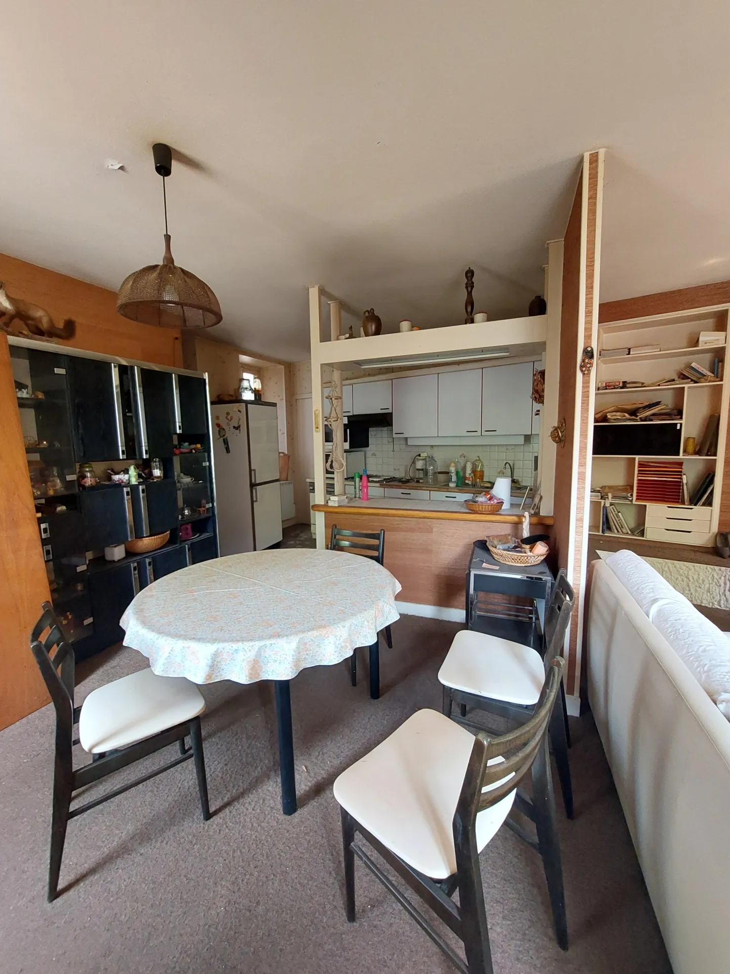 Maison de village à rénover avec local commercial en centre-ville à Brusque 