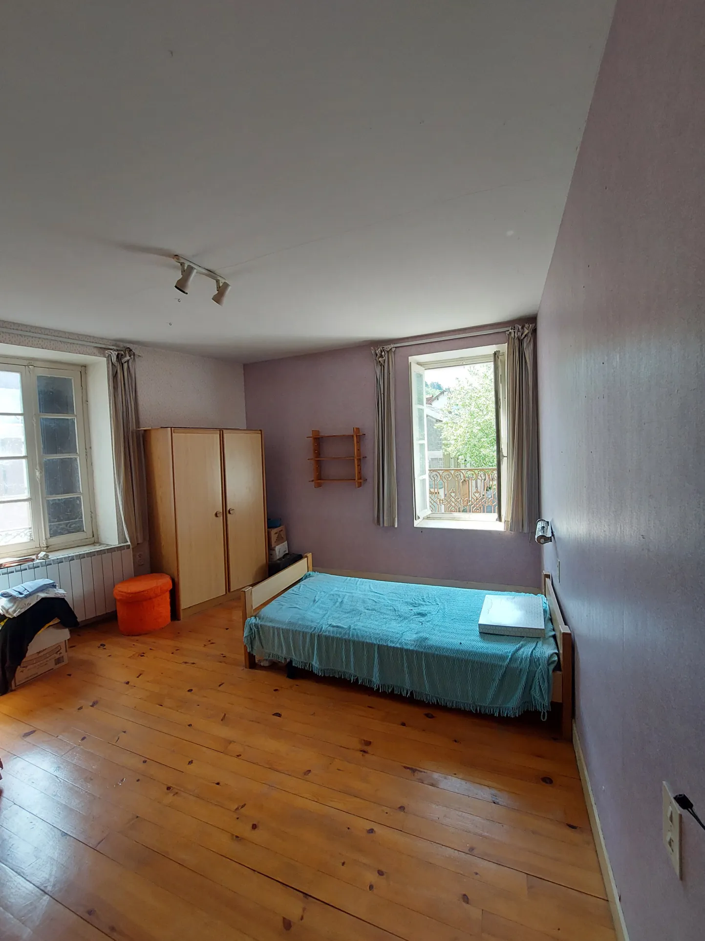 Maison de village à rénover avec local commercial en centre-ville à Brusque 