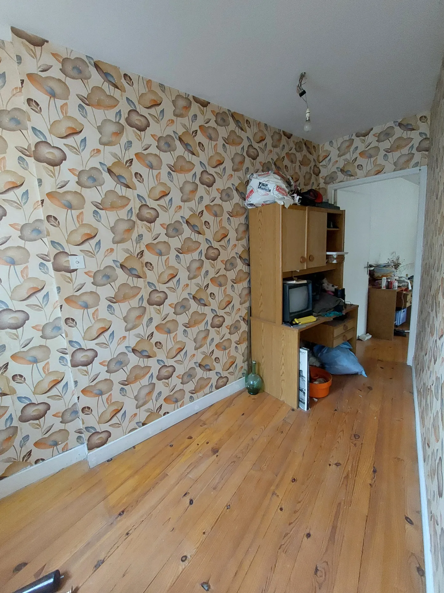 Maison de village à rénover avec local commercial en centre-ville à Brusque 