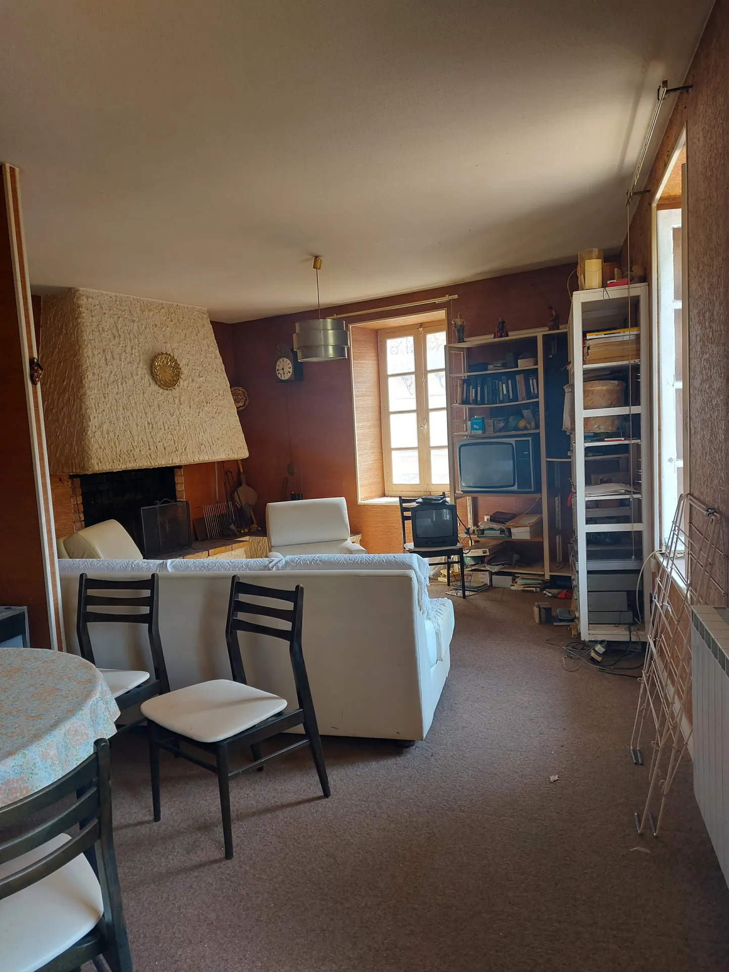 Maison de village à rénover avec local commercial en centre-ville à Brusque 