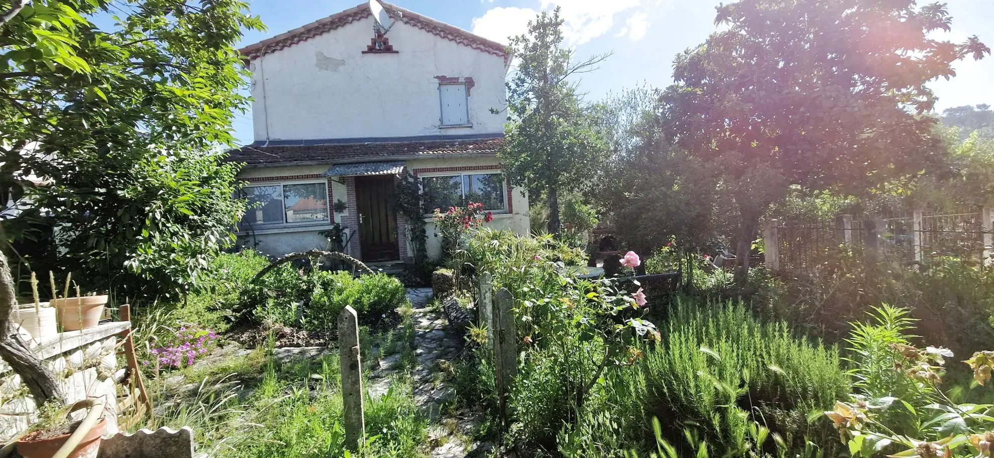 Charmante maison de village avec jardin à Saint-Julien-les-Rosiers, proche d'Alès 