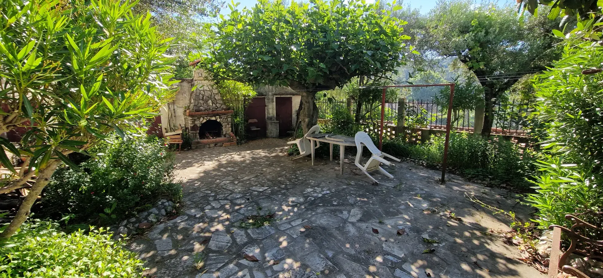 Charmante maison de village avec jardin à Saint-Julien-les-Rosiers, proche d'Alès 