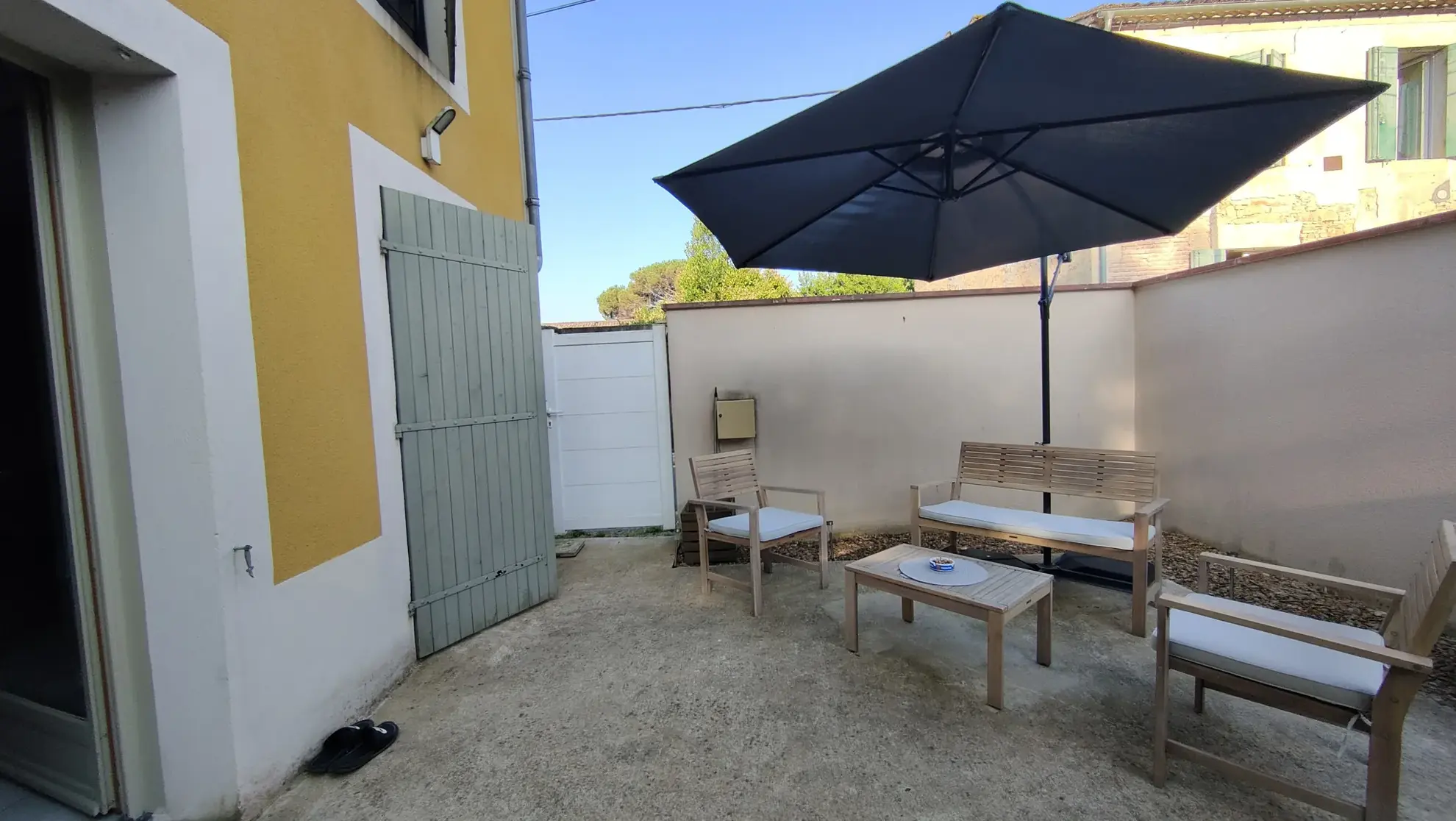 Maison de village avec terrasse et jardin près des commodités à Plat-Amberie 