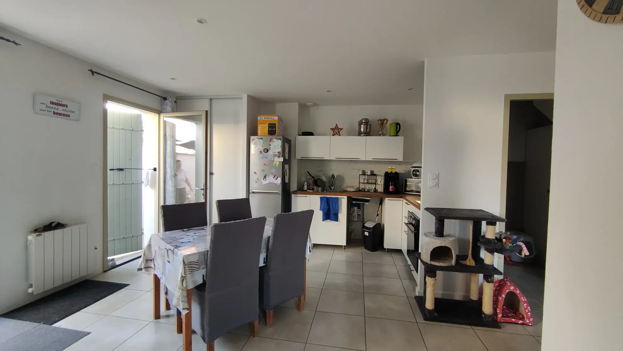 Maison de village avec terrasse et jardin près des commodités à Plat-Amberie 