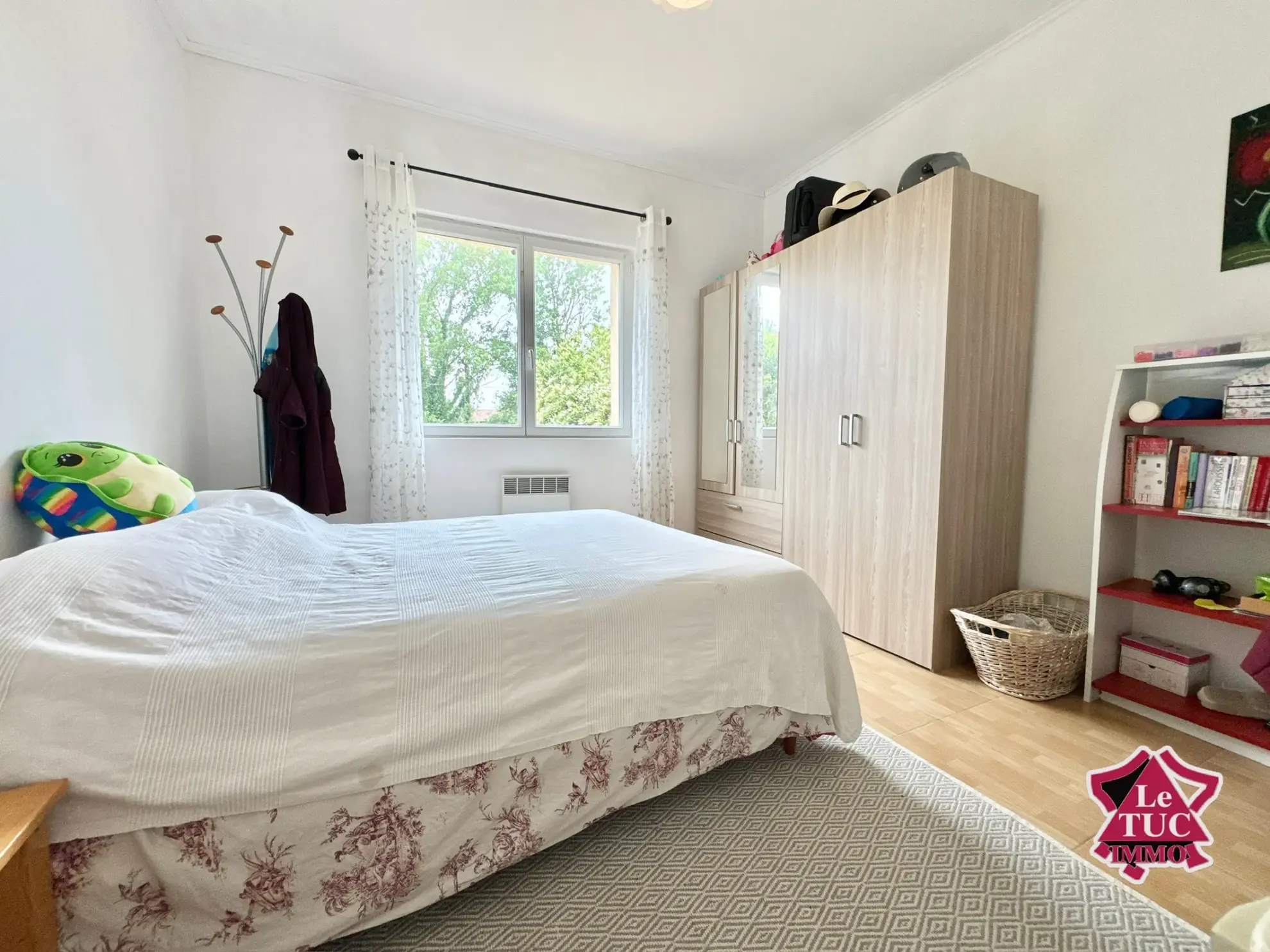 Maison familiale 4 chambres avec garage et jardin à Ledat 