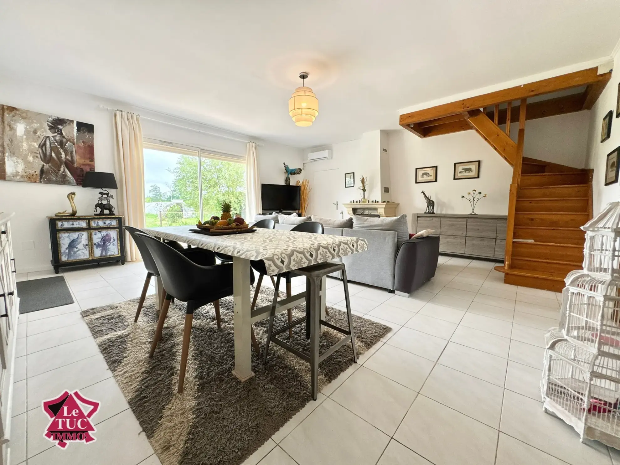 Maison familiale 4 chambres avec garage et jardin à Ledat 